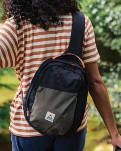 Boondocker Recycled Sling 8L - True Black/ Khaki