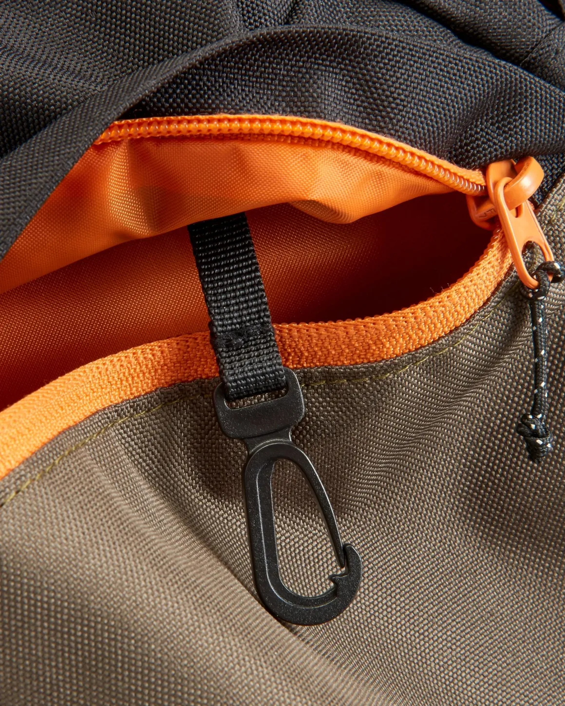Boondocker Recycled Sling 8L - True Black/ Khaki