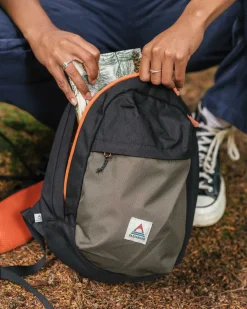 Boondocker Recycled Sling 8L - True Black/ Khaki