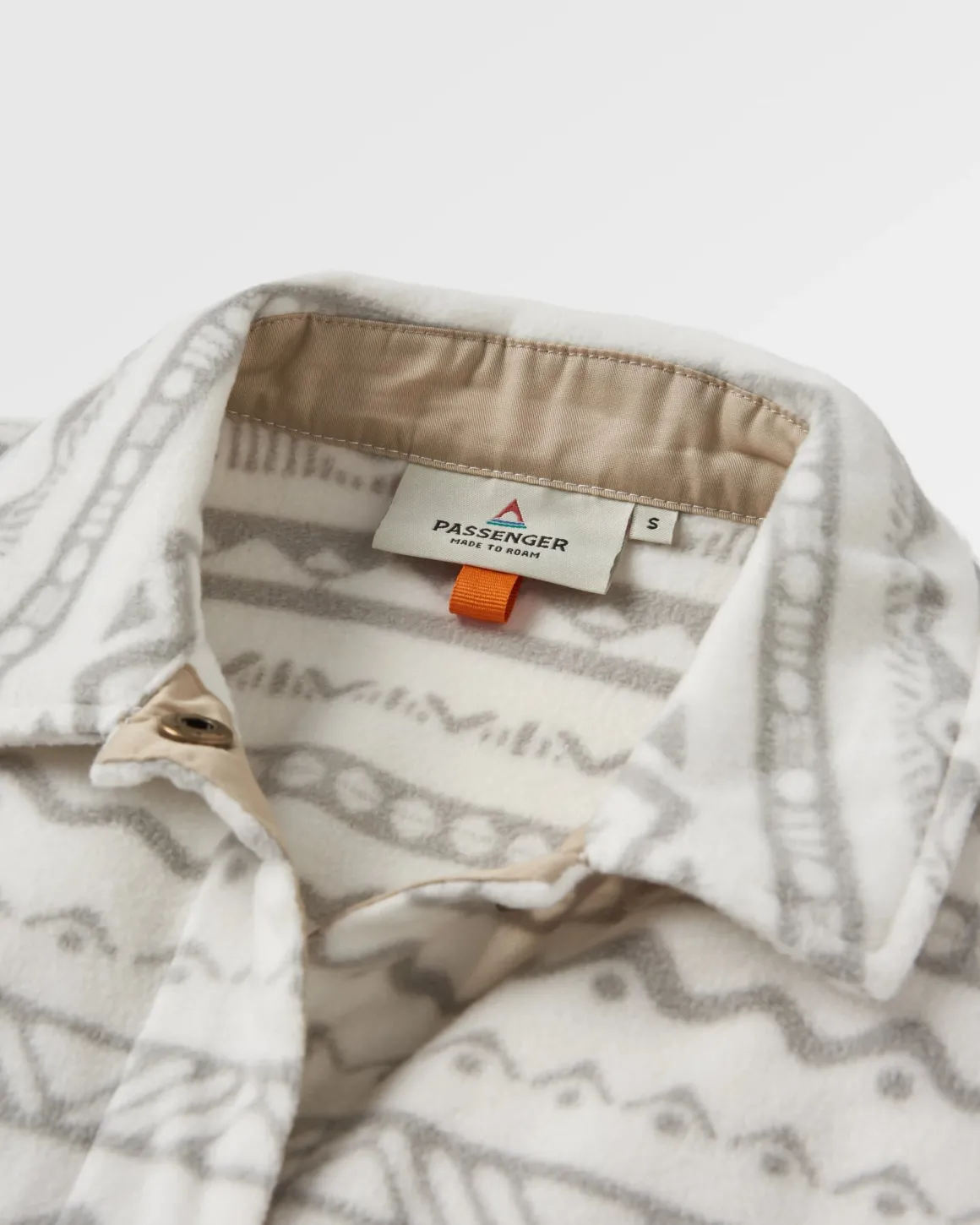 Chemise en Polaire Recyclée East - Motif Montagne Vintage Blanc