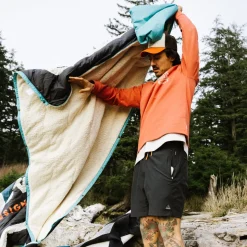 Couverture Sherpa Recyclée Nomadic - Imprimé Noir 'Nowhere Bound'