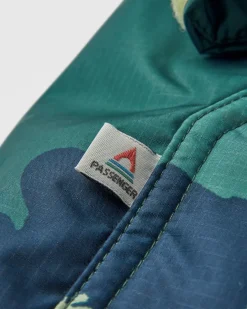 Poncho de Surf Doublé en Sherpa Recyclé Waves - Camouflage Alpin Forêt Tropicale Pluvieuse