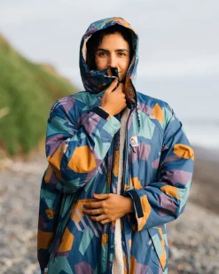 Poncho de surf doublé en sherpa recyclé Waves - Motif camouflage bleu profond