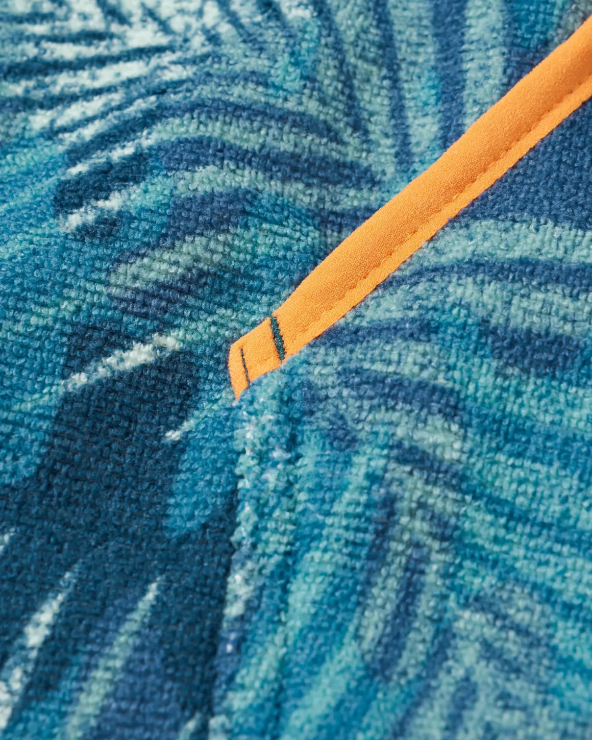 Poncho de surf en tissu recyclé Tulum - Palm Camo Moonlight