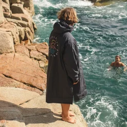 Poncho de surf Escapism doublé d'une serviette recyclée - Noir
