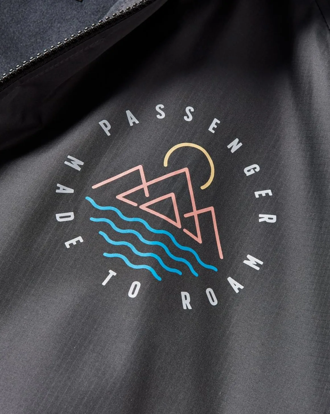 Poncho de surf Escapism doublé d'une serviette recyclée - Noir