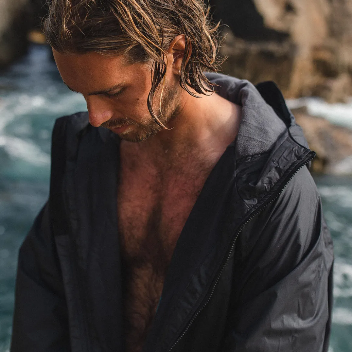 Poncho de surf Escapism doublé d'une serviette recyclée - Noir