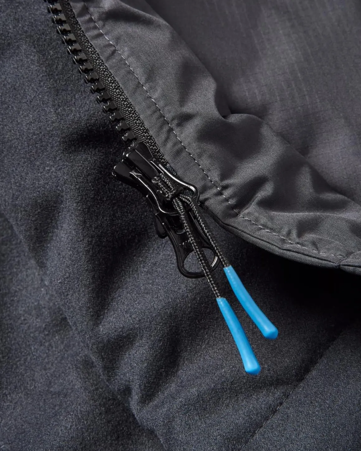 Poncho de surf Escapism doublé d'une serviette recyclée - Noir