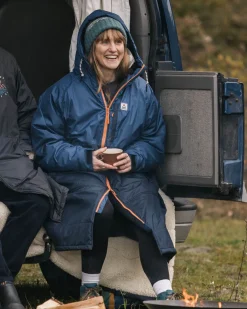 Poncho de surf recyclé avec doublure en sherpa Waves - Denim Foncé/ Bleu Marine Profond