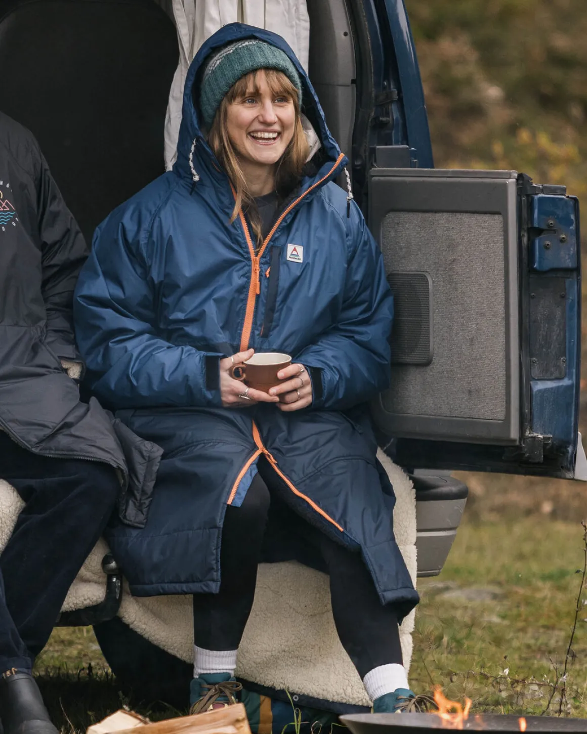 Poncho de surf recyclé avec doublure en sherpa Waves - Denim Foncé/ Bleu Marine Profond