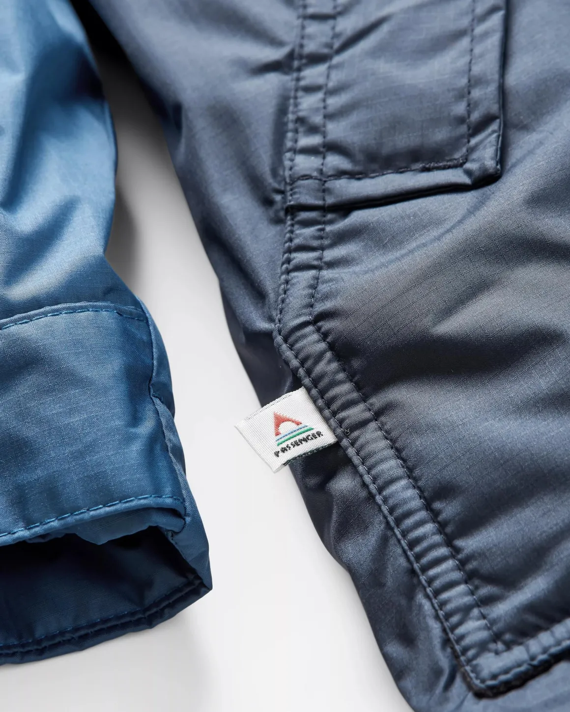 Poncho de surf recyclé avec doublure en sherpa Waves - Denim Foncé/ Bleu Marine Profond