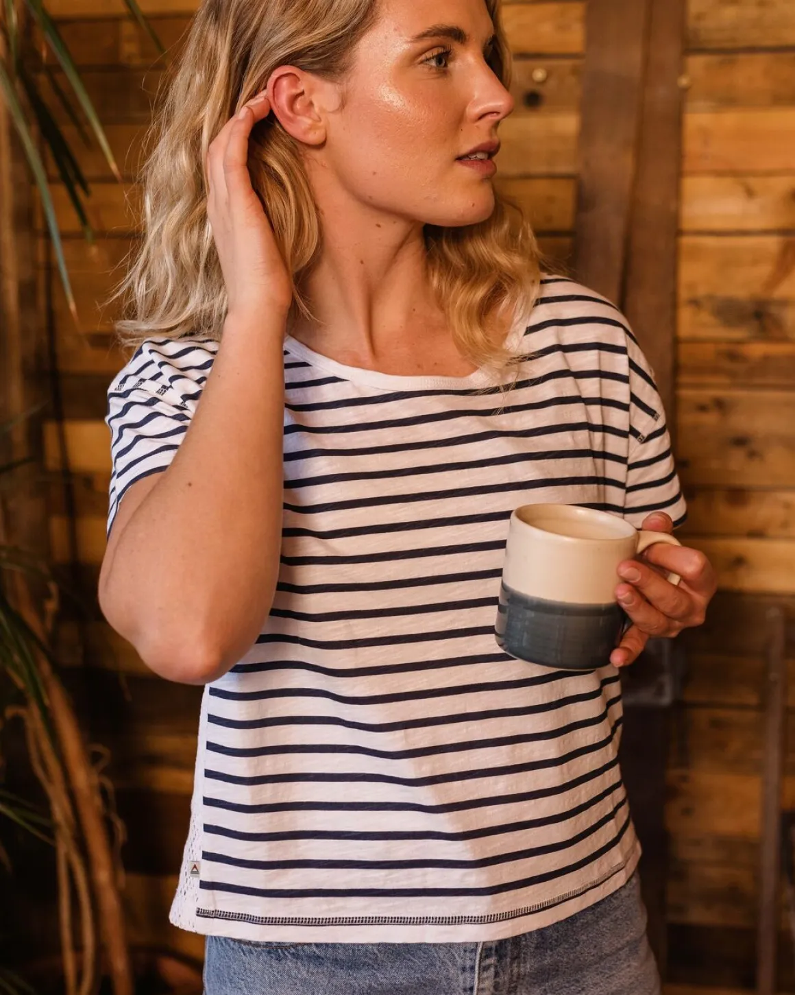 T-shirt à Rayures Marine avec Bordure au Crochet en Coton Recyclé Magnolia