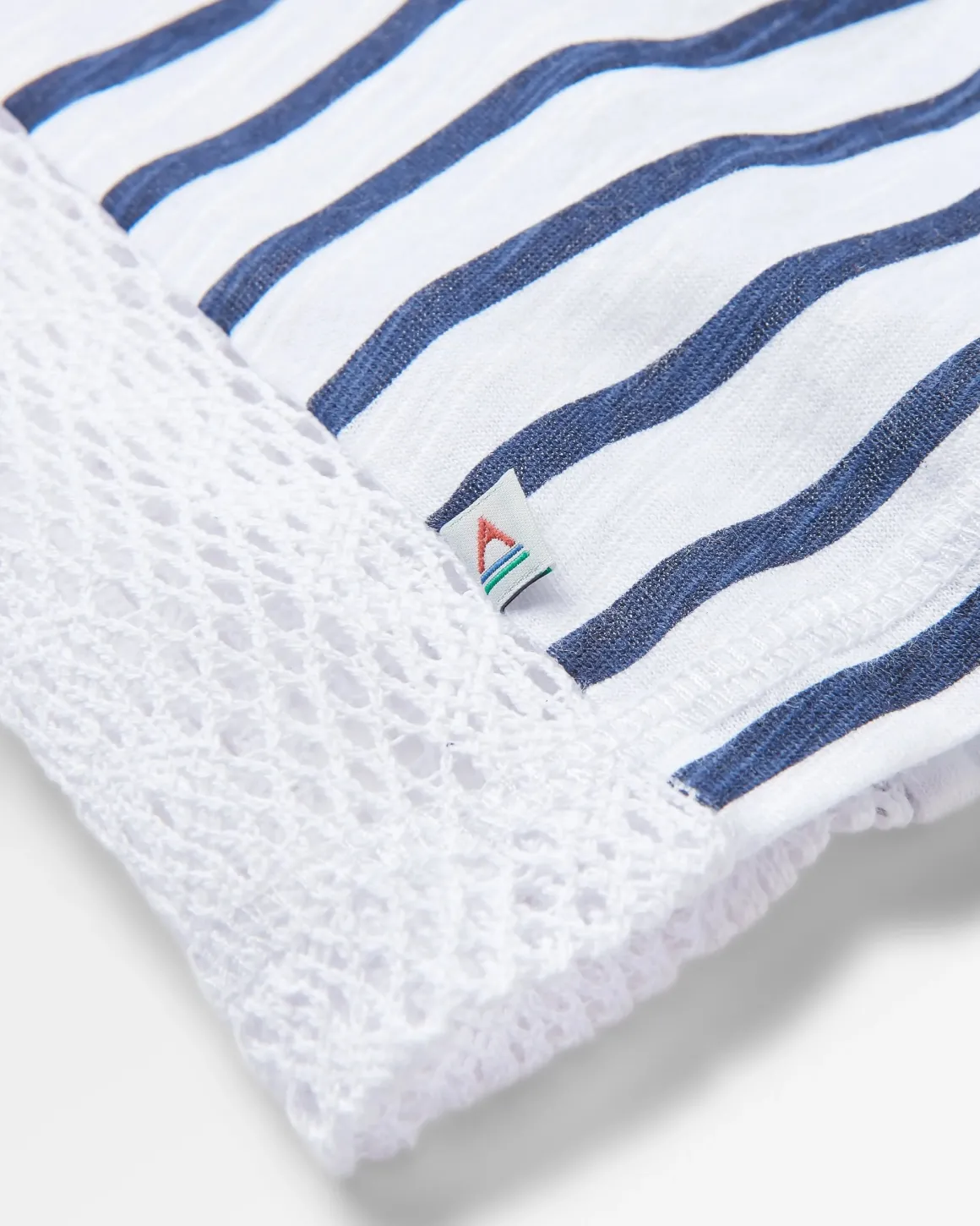 T-shirt à Rayures Marine avec Bordure au Crochet en Coton Recyclé Magnolia