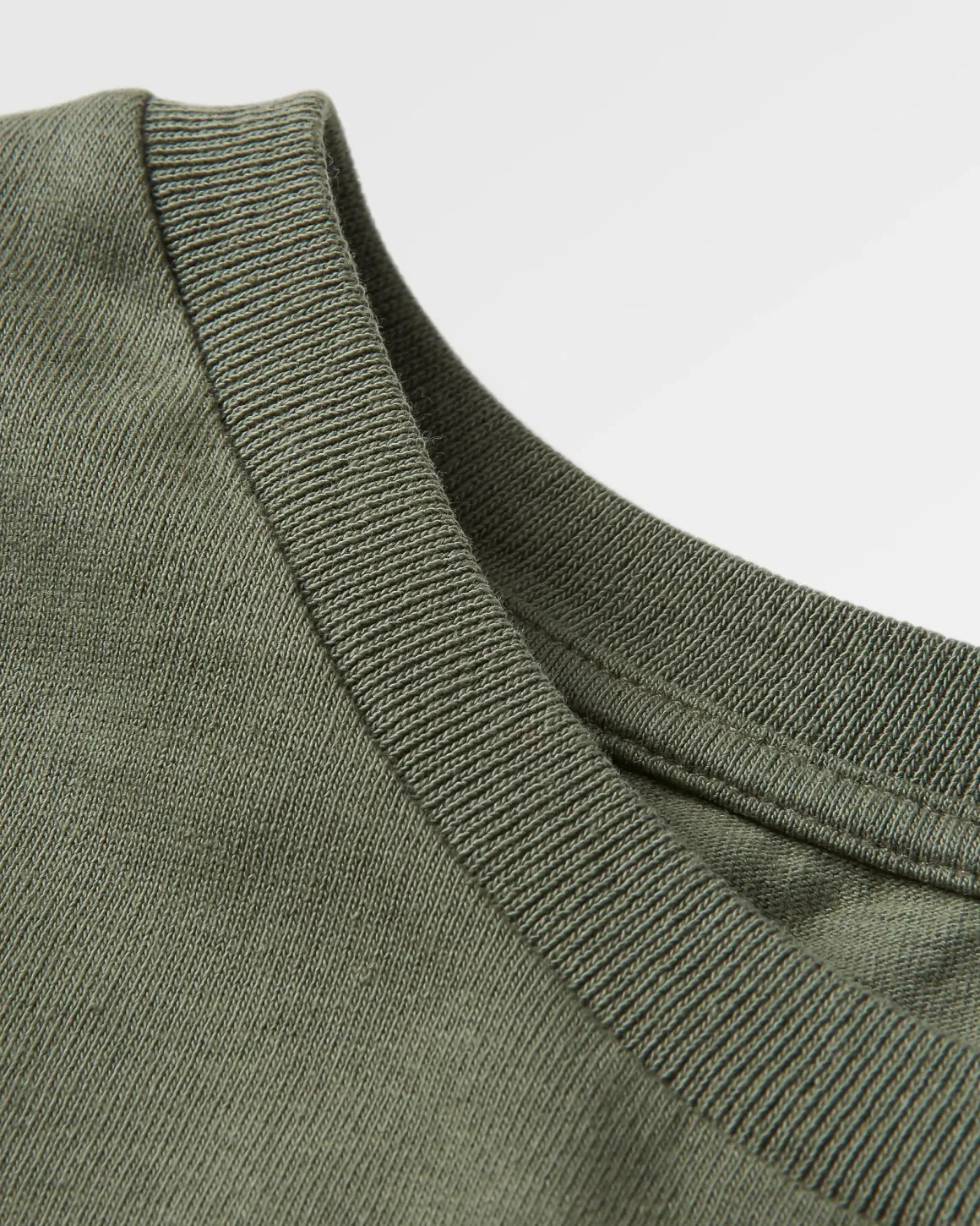 T-shirt en coton recyclé Escapism - Olive poussiéreux